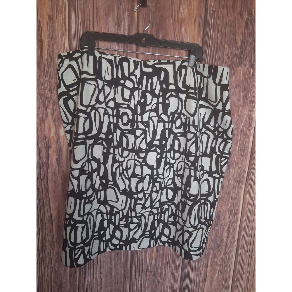 Kasper black and white geometric knee length skirt size 20 abstract